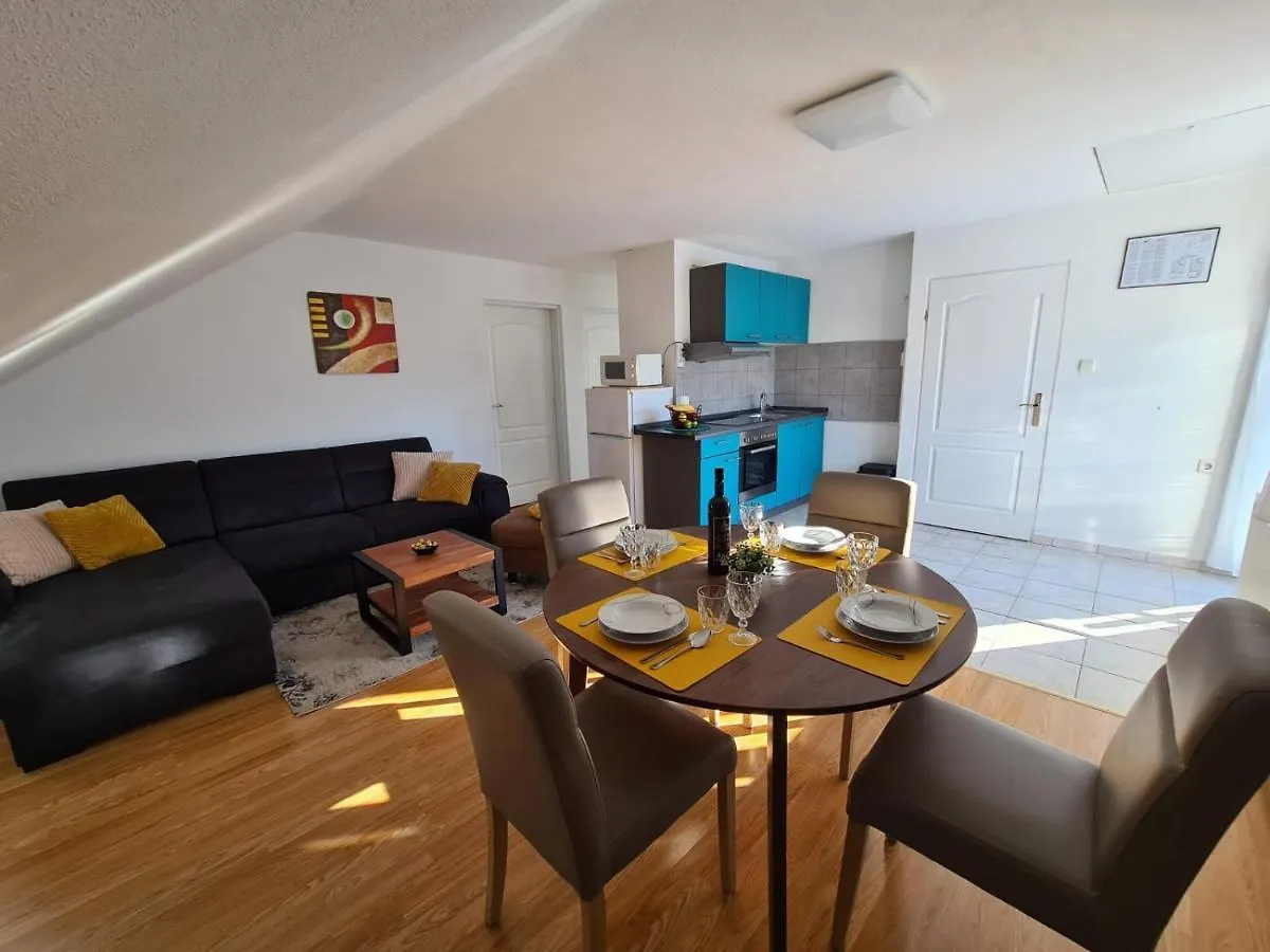 Ferienwohnung Apartman Ana Gracac Apartment